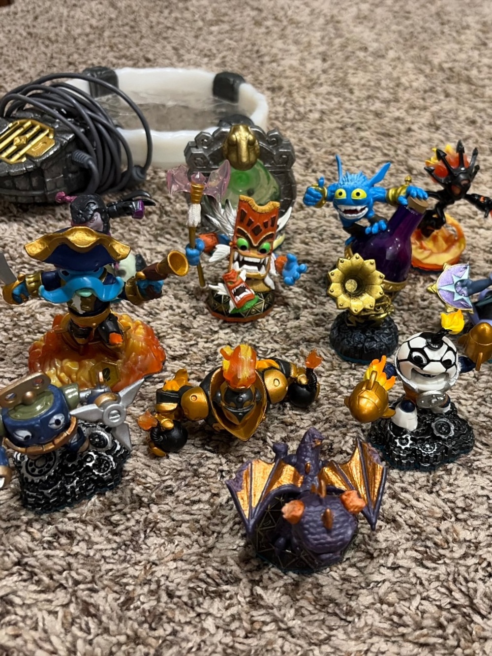 Skylander characters set of 10 with stand